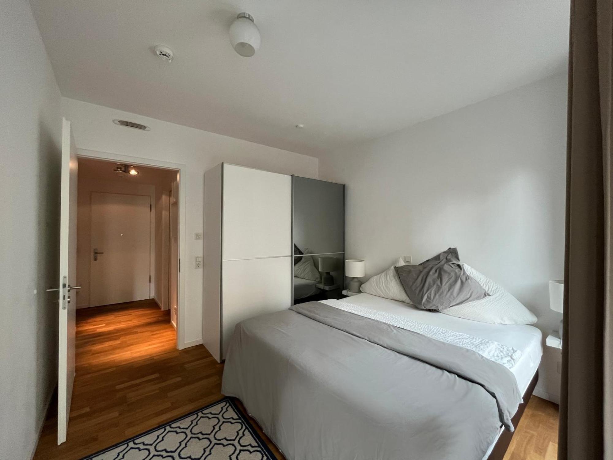 Modern Apartment In Mitte Берлин Екстериор снимка