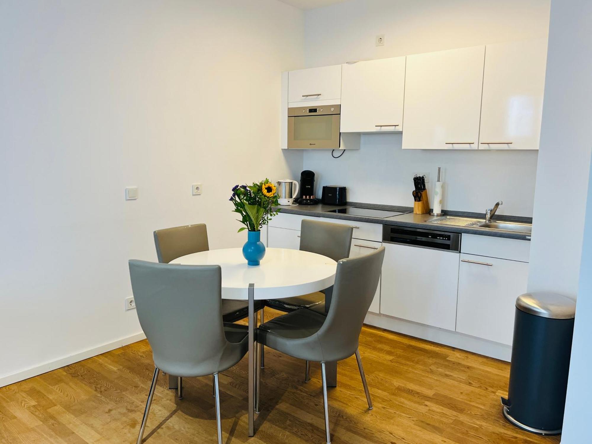 Modern Apartment In Mitte Берлин Екстериор снимка